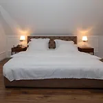 Zeus Hotel 4*