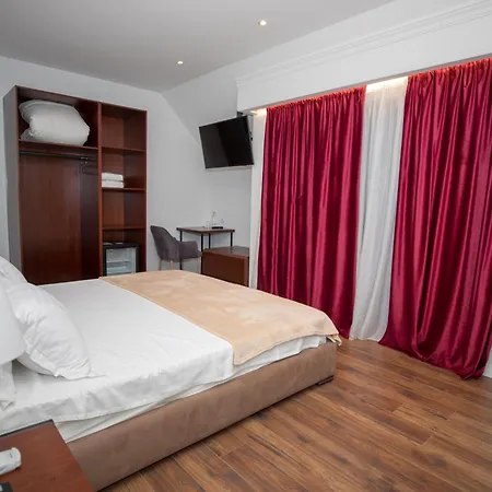 Zeus Hotel 4*