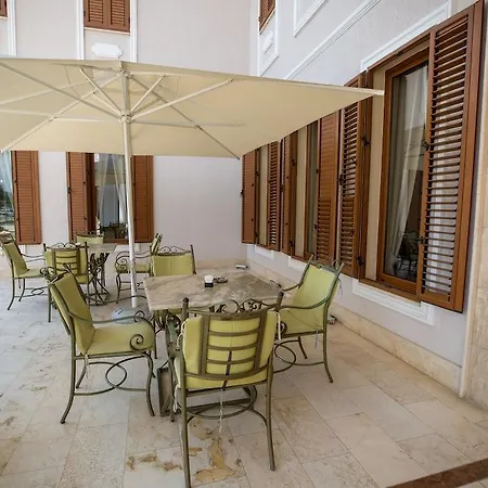 Zeus Hotel Rinas
