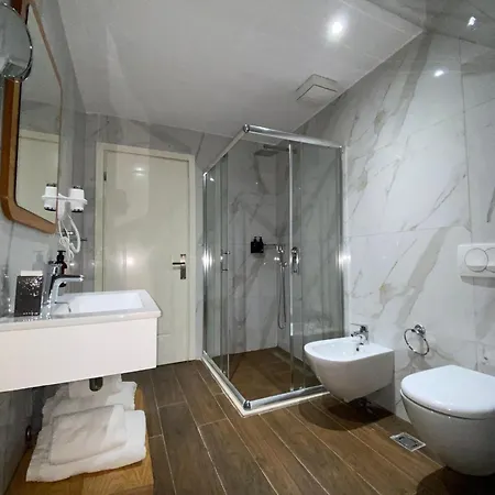 Zeus Hotel