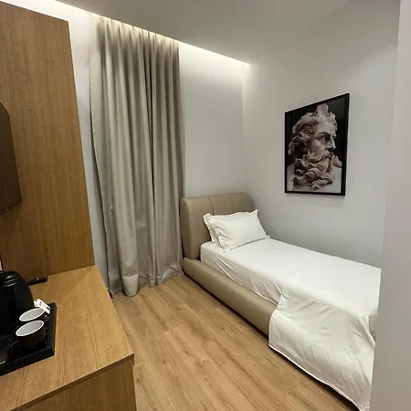 Zeus Hotel 4*