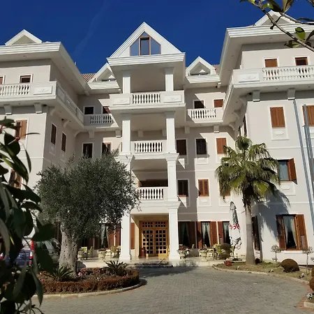 Zeus Hotel Rinas