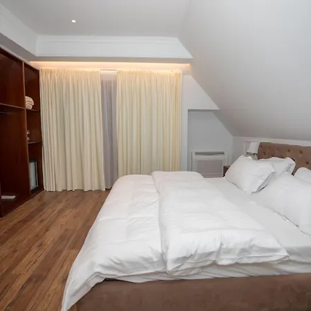 Zeus Hotel Rinas