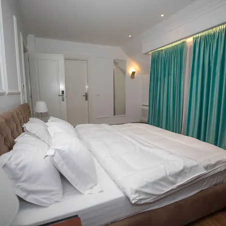Zeus Hotel